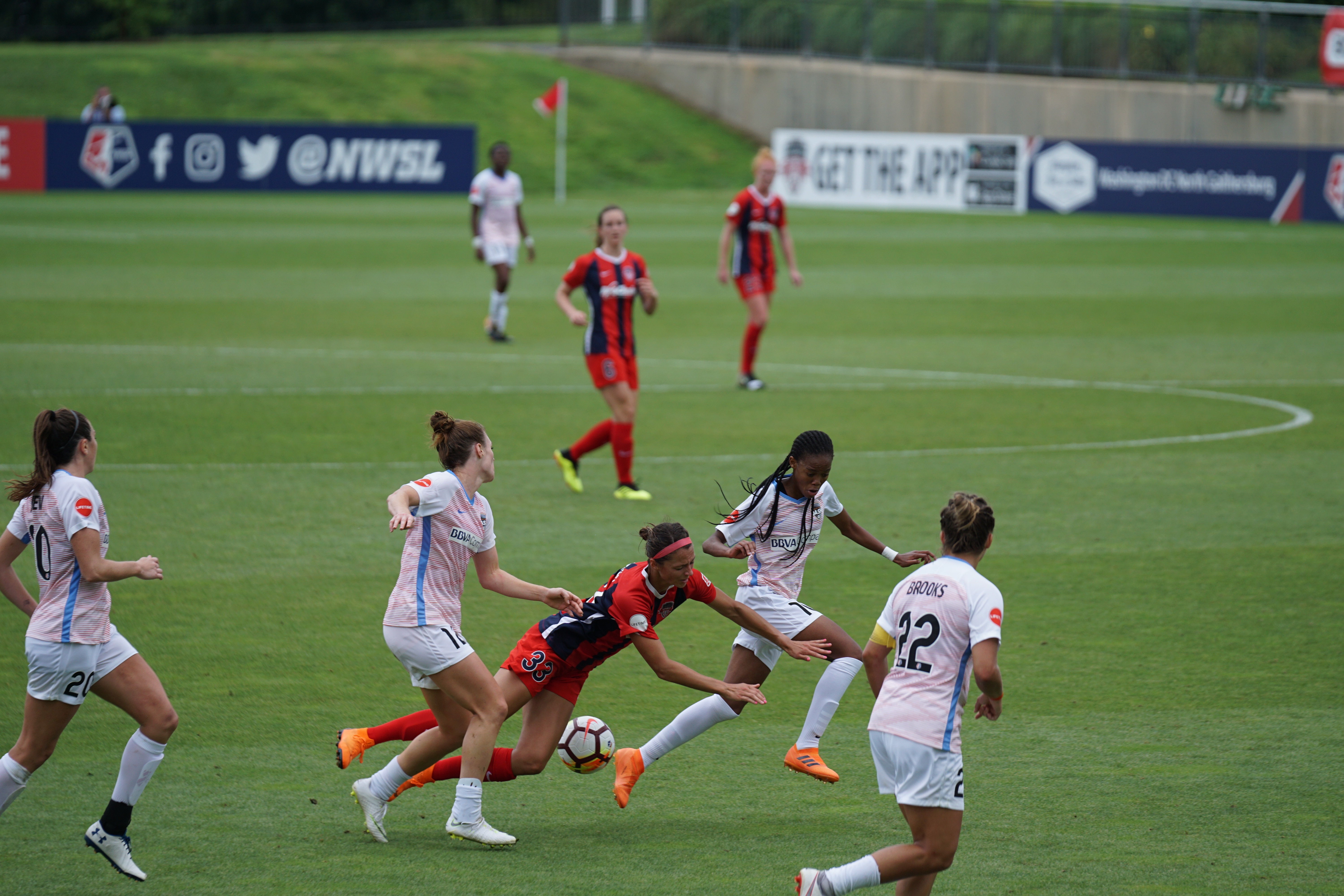 Foto Gol de futebol no campo de futebol – Imagem de Futebol grátis no  Unsplash